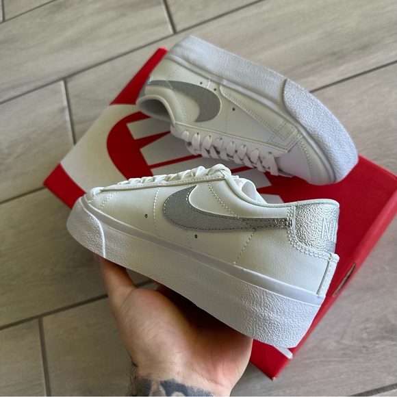 NIKE BLAZER LOW WHITE SILVER - Picture 3 of 4